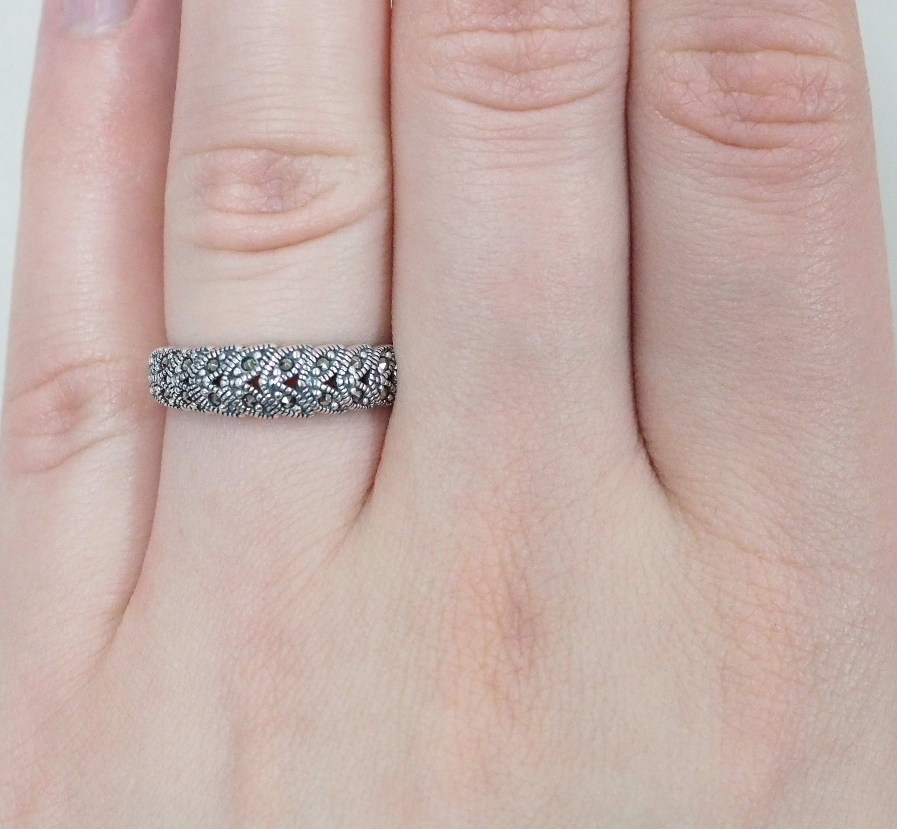 Серебряное кольцо с марказитами